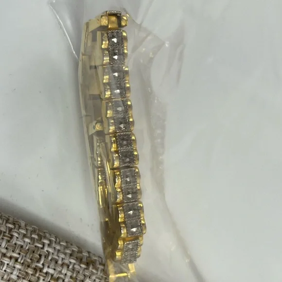 Vintage Gold Tone Bracelet with Intricate Detailing - Picture 7 of 16